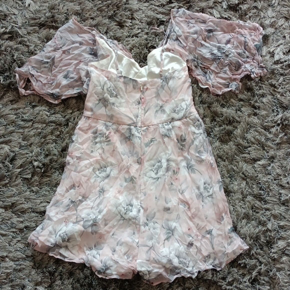 ✨Forever New floral romper - Picture 7 of 8